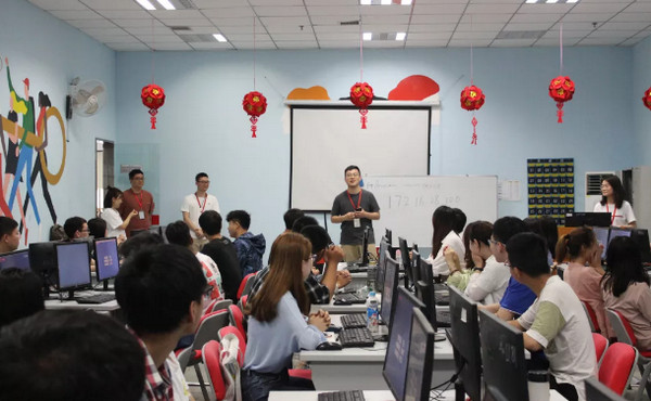 1558405398559085.jpg 配图2 云和数据UI、HTML5双班举行开班仪式.jpg