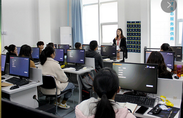 1569306121415445.jpg 配图2 云和数据课堂情景.jpg